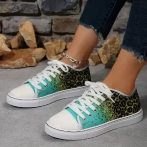 Curvefoot Fashion Casual Plus Size Star Round Toe Lace-Up Sneakers