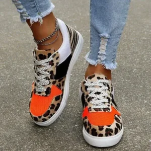 Curvefoot Fashionable Round Toe Lace-Up Sneakers